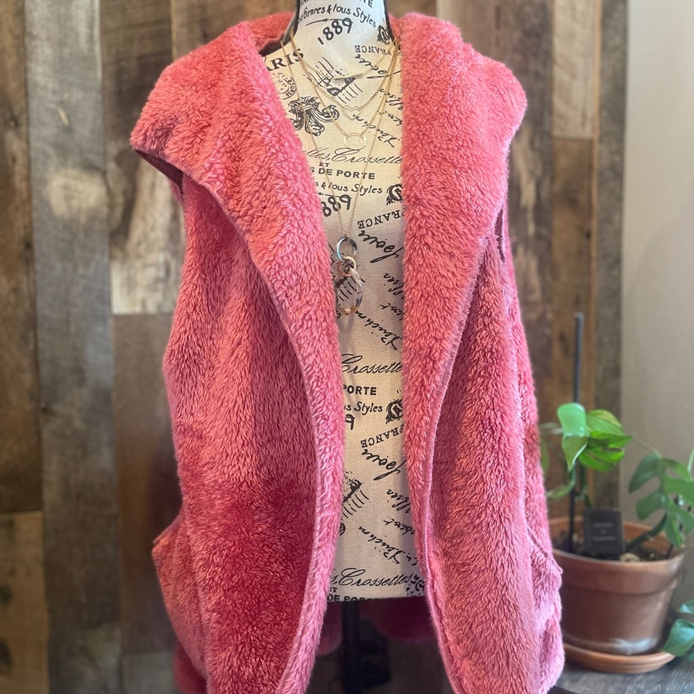 Faux Fur Pocket Hooded Vest